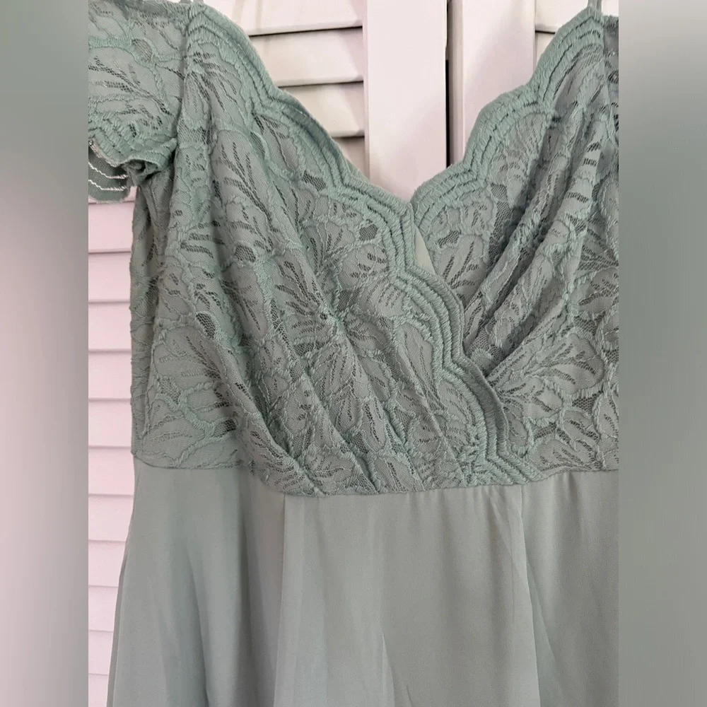David’s bridal Bridesmaids dress size 4 Sage green - Picture 4 of 9